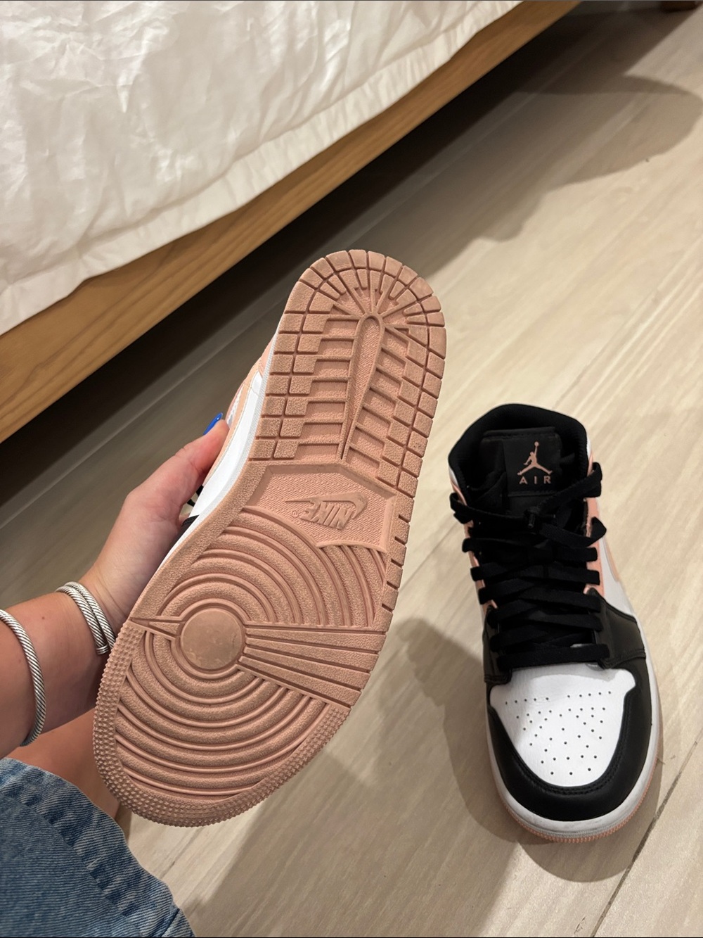 Air Jordan 1 Mid 'Crimson Tint' - Picture 9 of 11